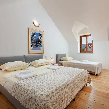 Villa Sleeps 7 With Pool And Air Con *
