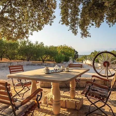 Sleeps 7 With Pool And Air Con * Pražnice