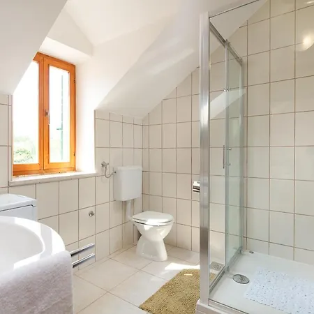 Villa Sleeps 7 With Pool And Air Con Pražnice