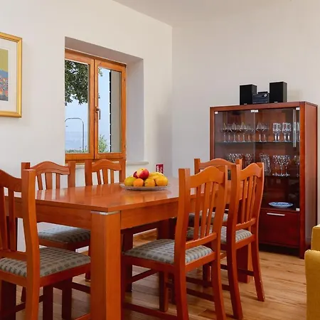 Sleeps 7 With Pool And Air Con Villa *
